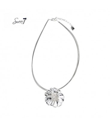 Zilverkleurige dunne ketting met grote bloem