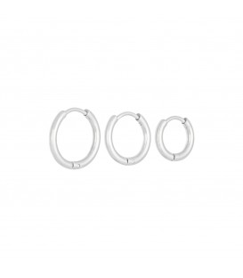 Zilverkleurige set van drie minimalistische oorringen in verschillende maten