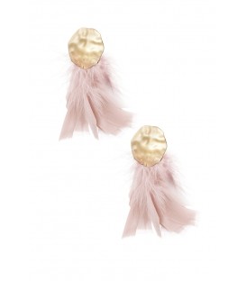 Roze oorhangers met stof en veer Speels en bohemian