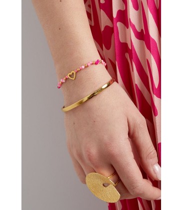 Fuchsia roze armband met kralen en goudkleurig hartje