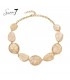 Beige korte hals ketting met een goudkleurige rand